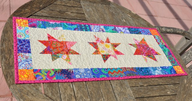 wonky stars table runner - skalabara.com
