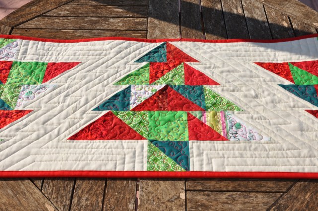 christmas table runner - skalabara.com