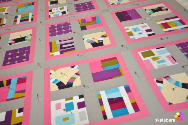 pink wave quilt - pinning - skalabara
