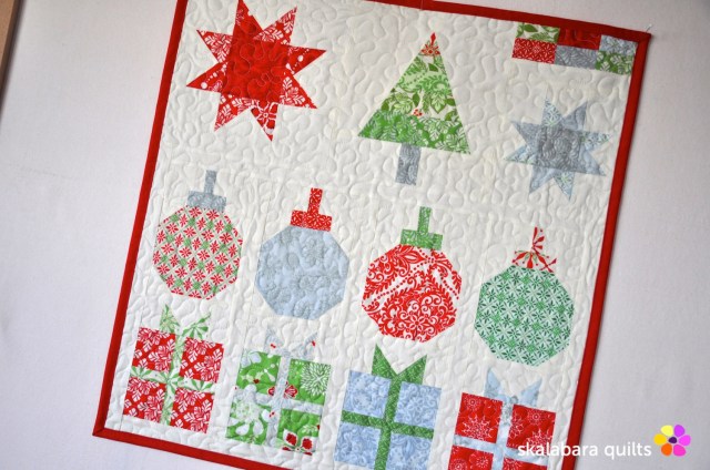 x mas mini quilt - skalabara quilts