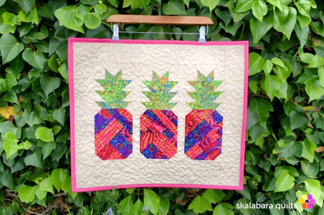 table runner pineapple 2 - skalabara quilts
