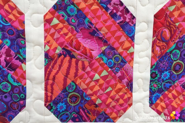 table runner pineapple detail 4 - skalabara quilts