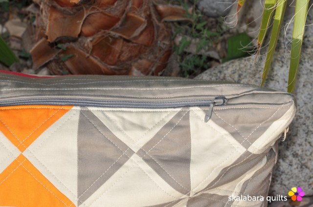 cushion cover hourglass zipper - skalabara quilts