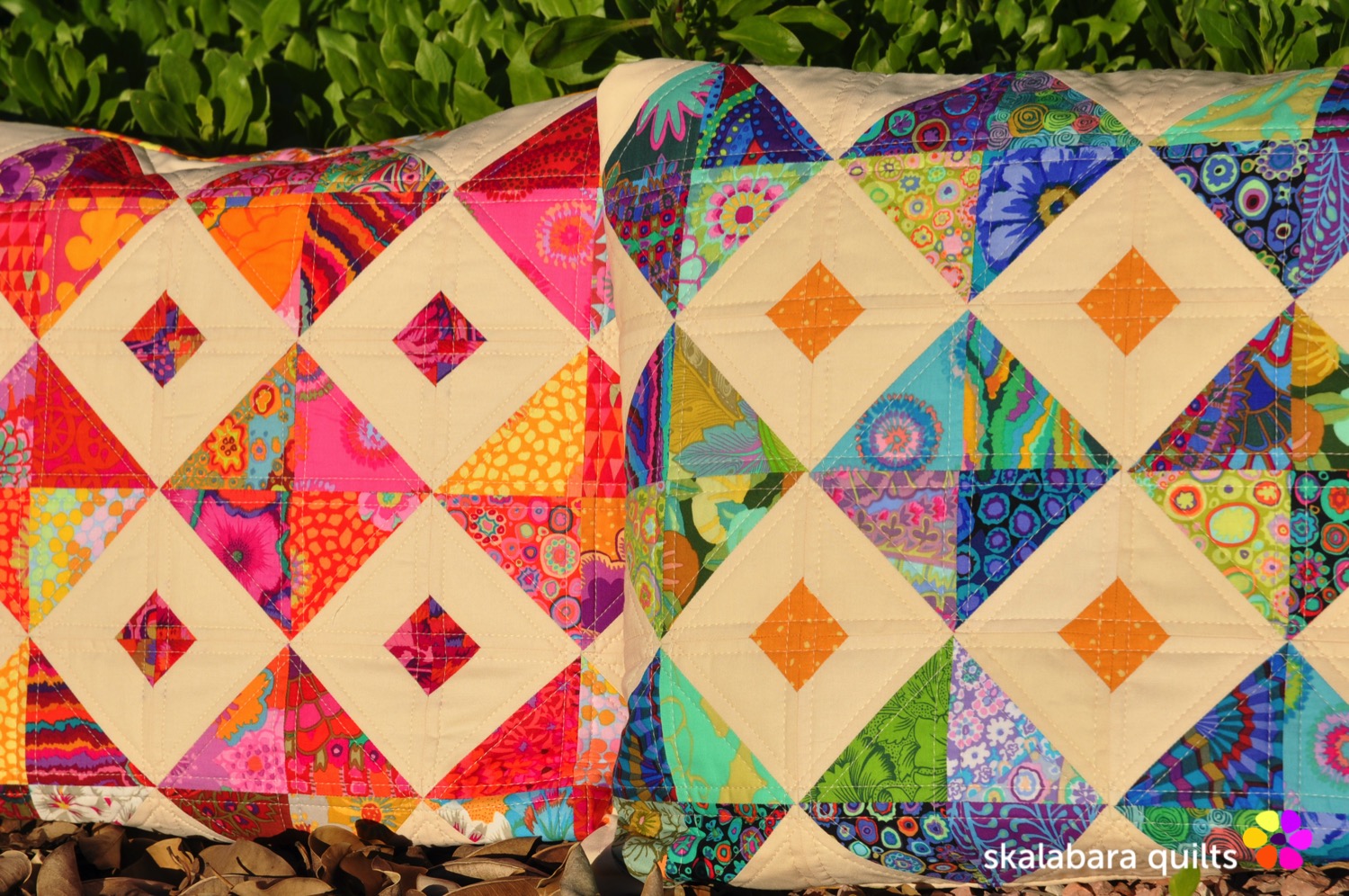 cushion cover red green - skalabara quilts