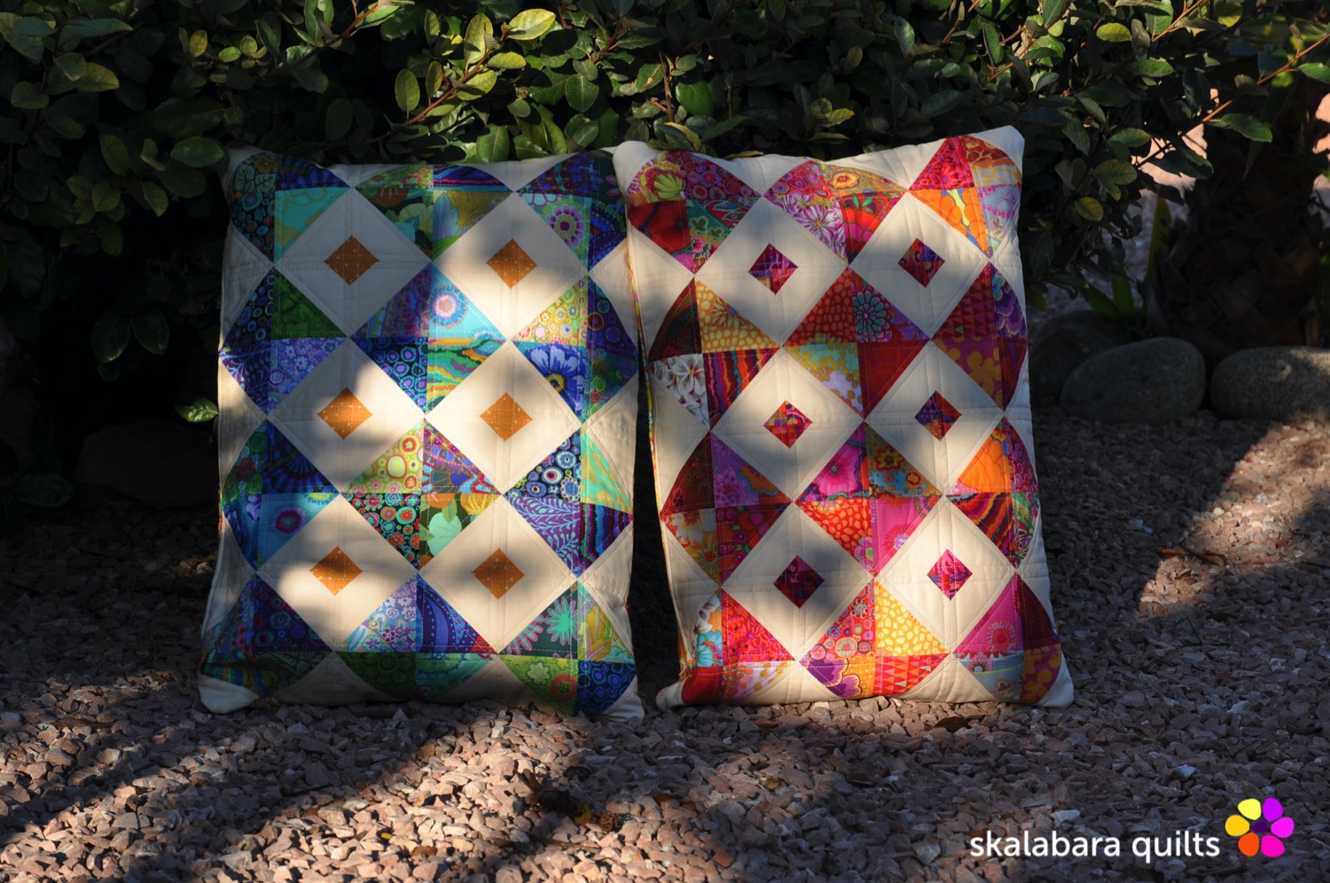cushion cover red and green in the shade - skalabara quilts
