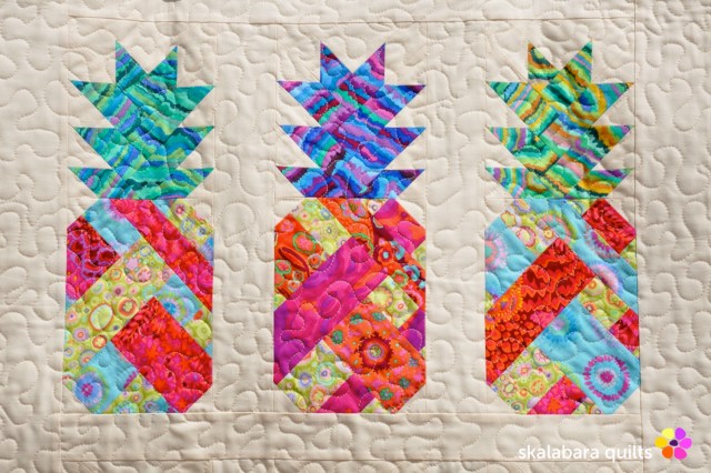 pineapple wall hanging detail 1 - skalabara quilts
